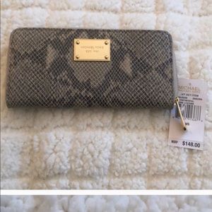 Michael Kors Jet Set Wallet